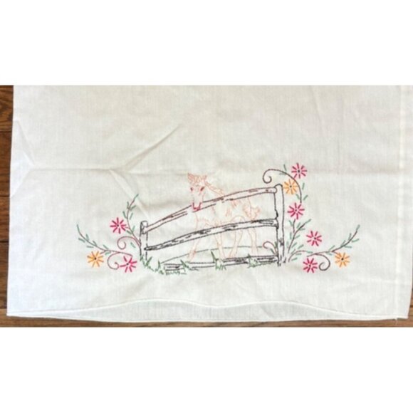 Vintage Embroidered Pillowcase Horse Farmhouse Bench & Floral Design - Picture 1 of 3